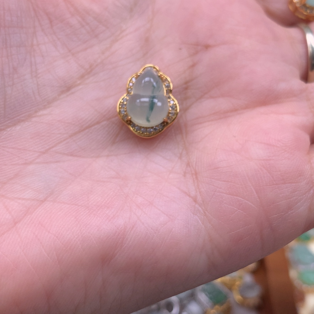 O***h翡翠银S925镶嵌颈饰葫芦