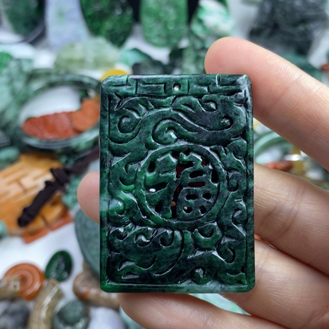 翡翠颈饰未镶嵌蕴****1