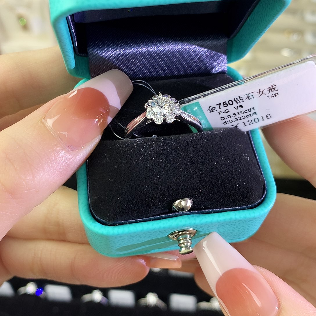 钻石戒指/指环18K金镶嵌八围一