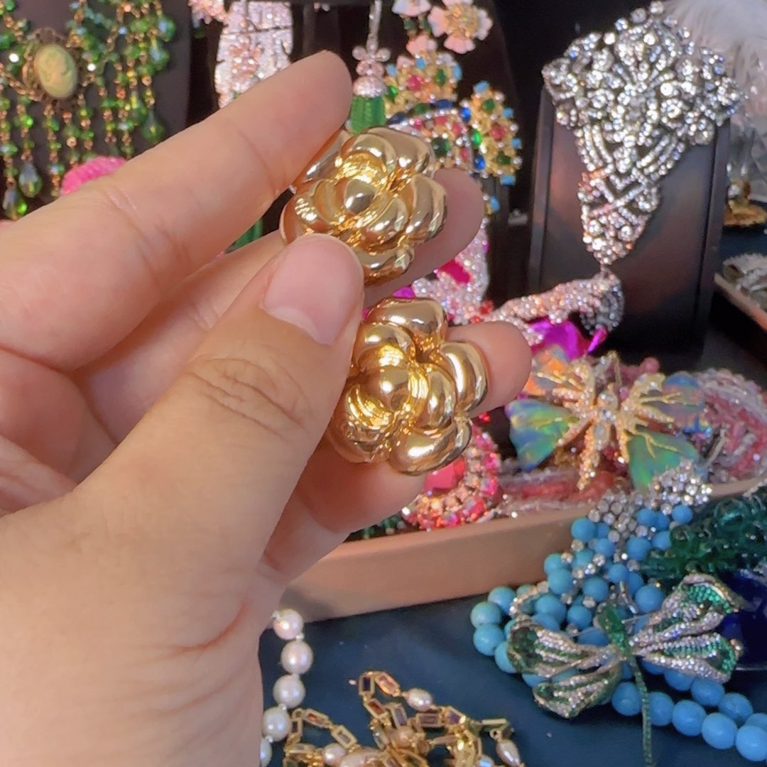 姜***滢铁合金大理石耳饰