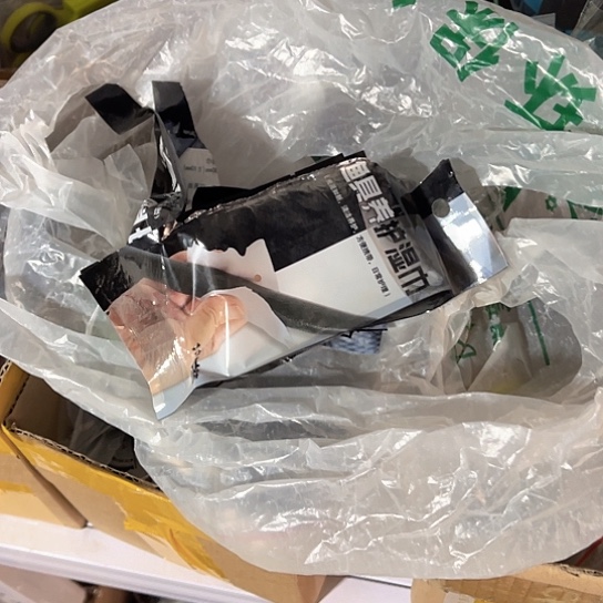 渔具养护湿巾一包。   