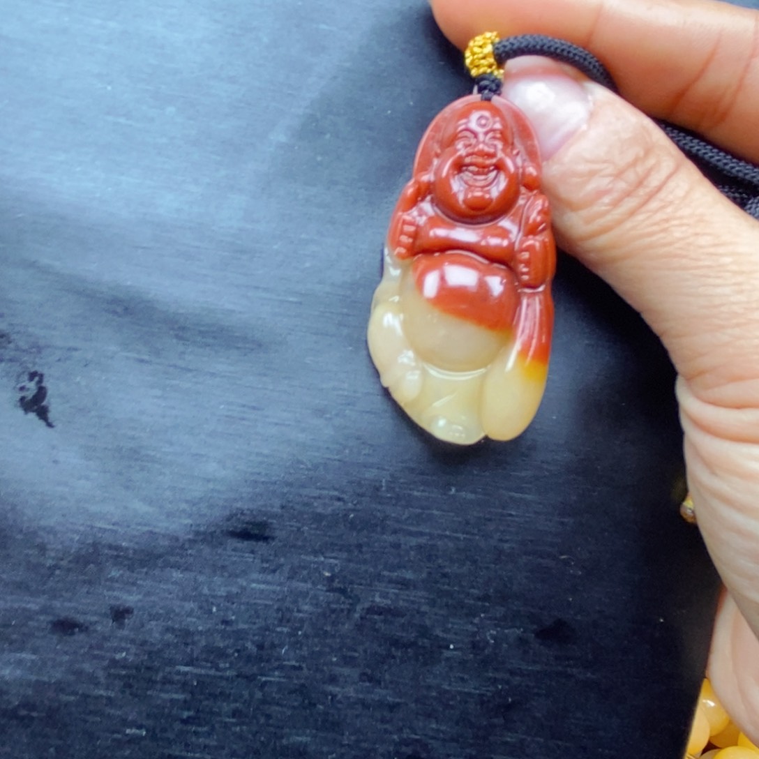石英质玉（黄龙玉）颈饰未镶嵌