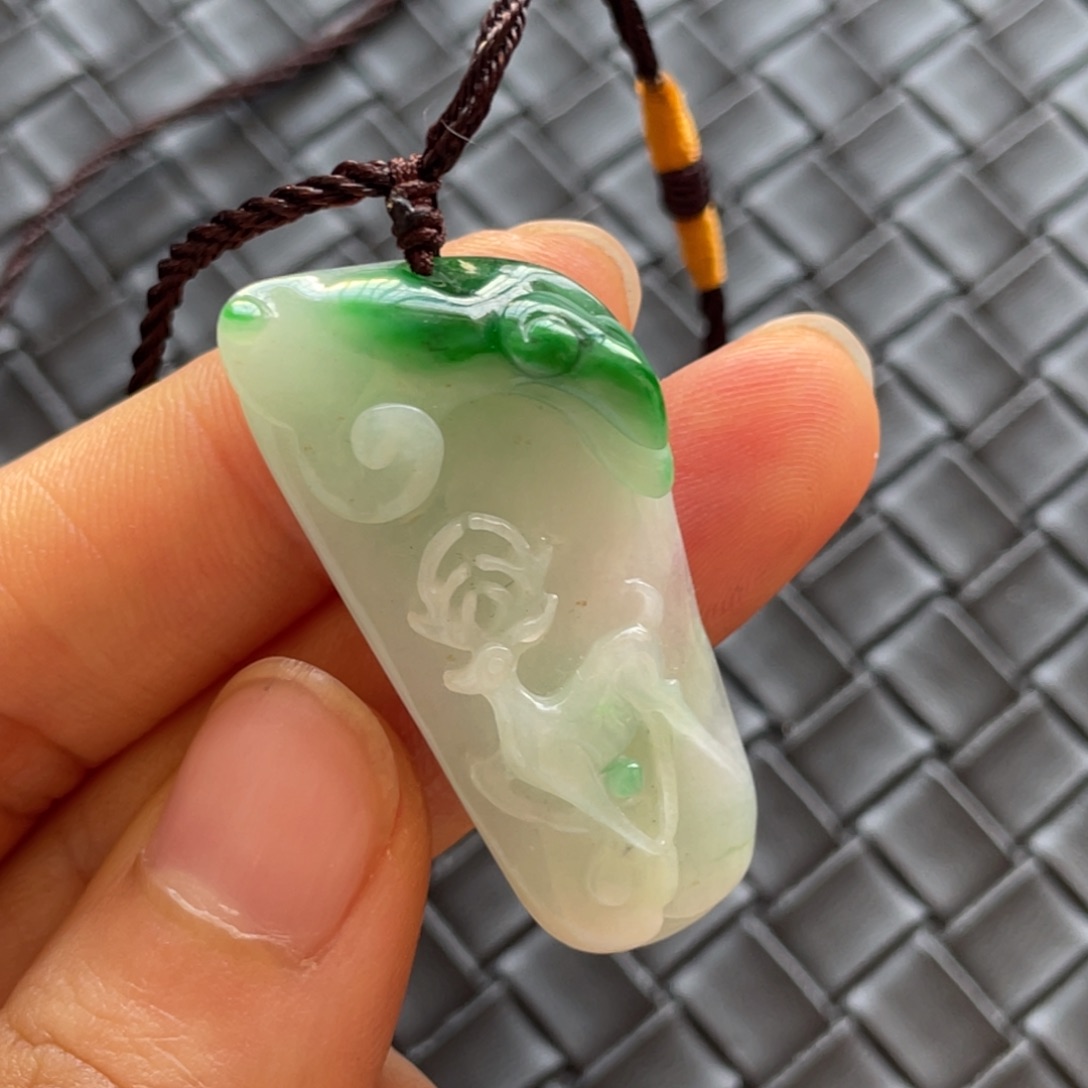 翡翠颈饰未镶嵌鹿牌