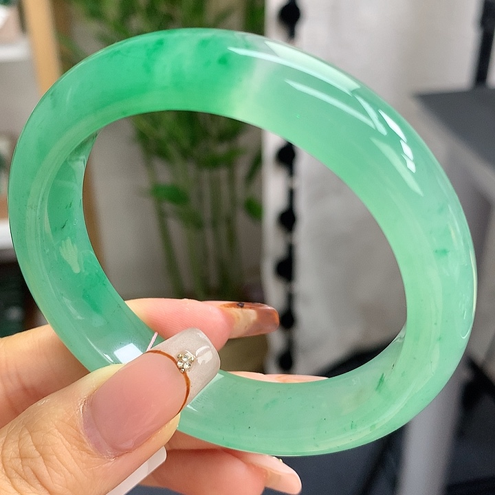 未镶嵌手镯石英质玉