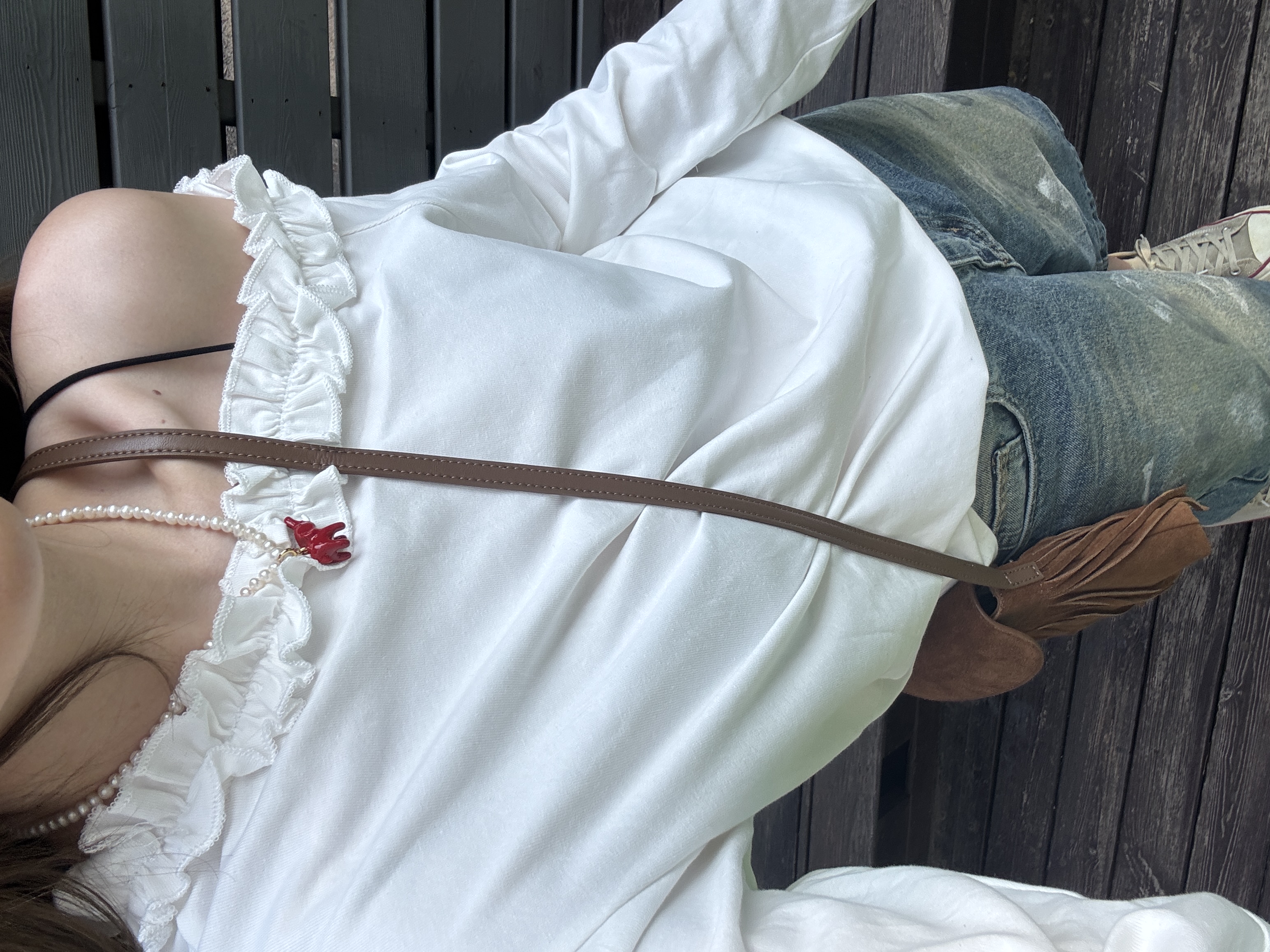 【思含】早秋新款设计感纯色宽松显瘦斜肩木耳边长袖T恤女
