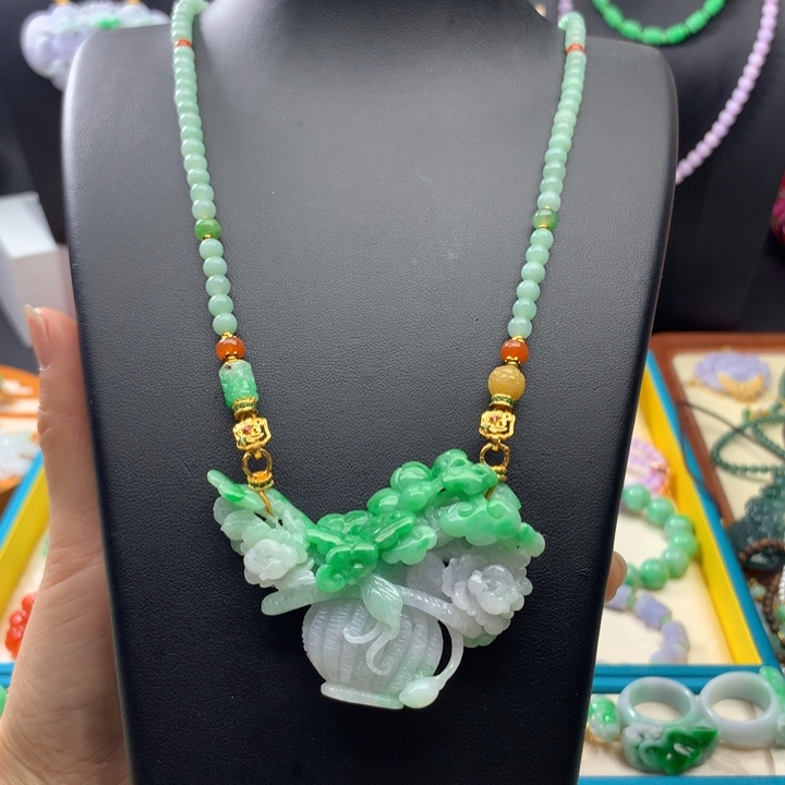 翡翠未镶嵌颈饰翡翠花篮