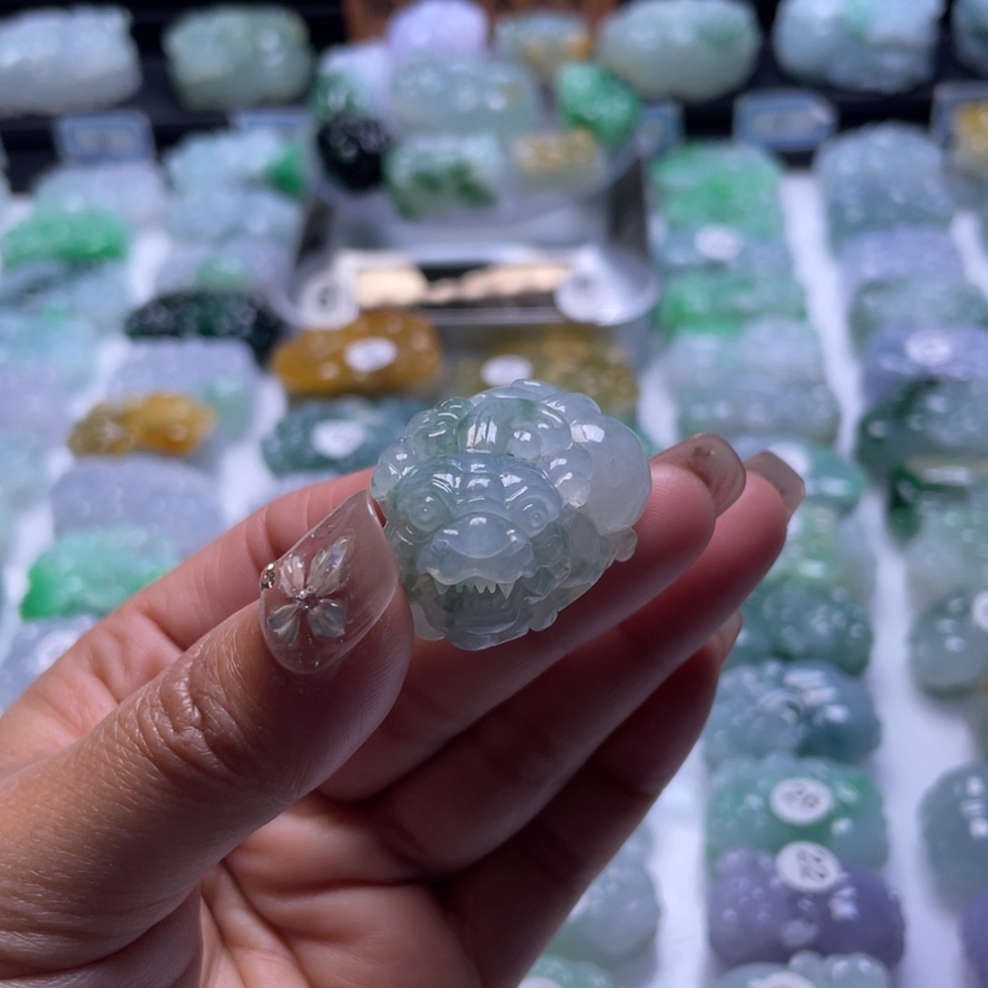 翡翠颈饰未镶嵌貔貅