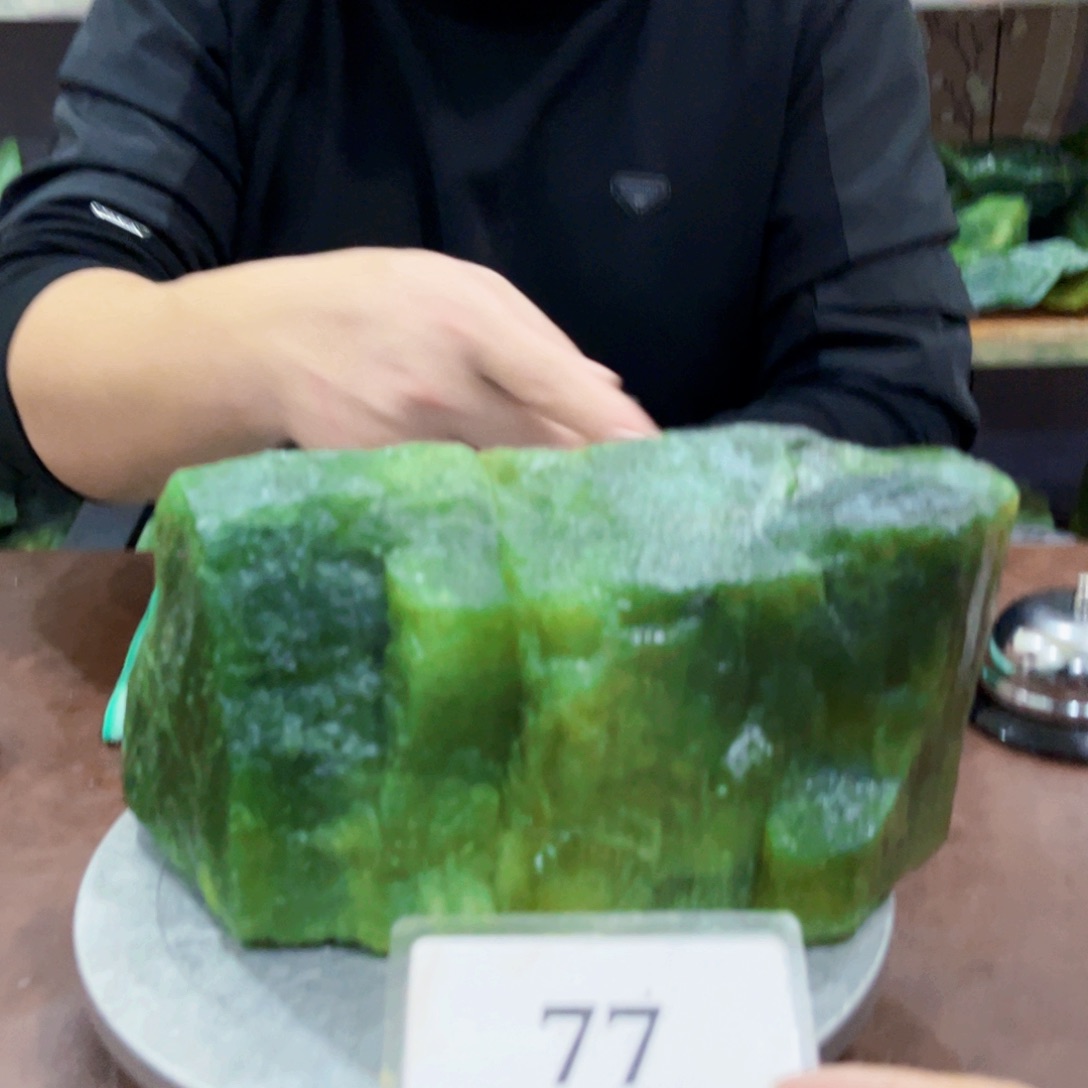 蛇纹石玉原石未镶嵌