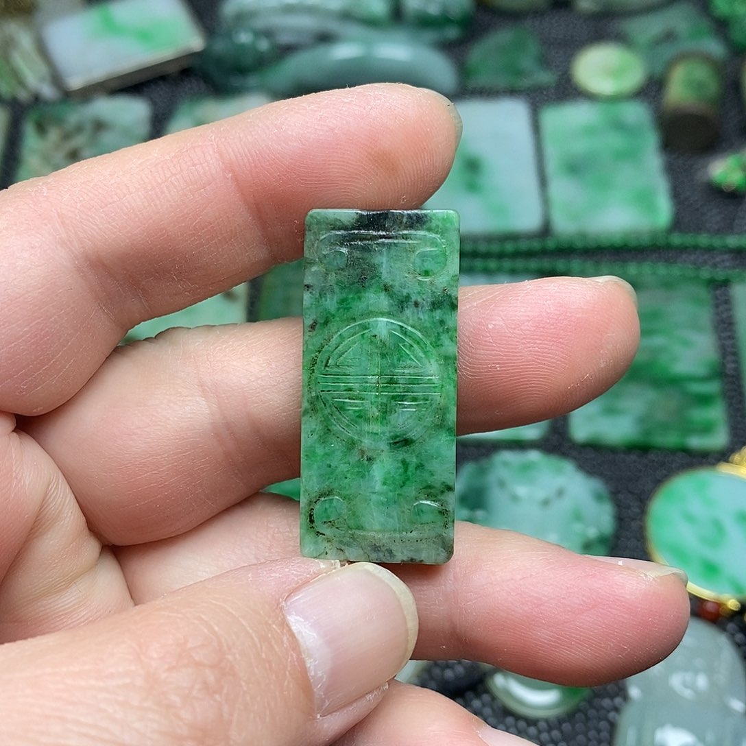 翡翠挂件未镶嵌缅甸天然翡翠背云