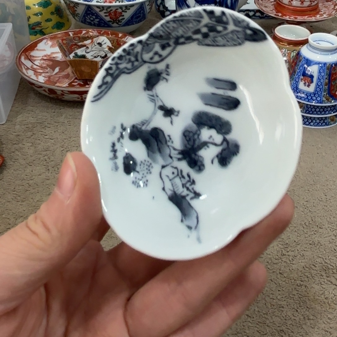 瓷片非常好看漂亮的物品 