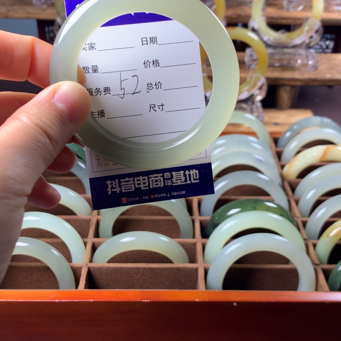 *****蛇纹石玉未镶嵌手镯