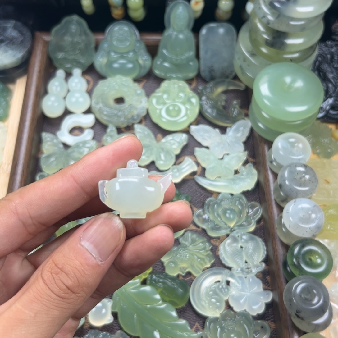 未镶嵌蛇纹石玉颈饰