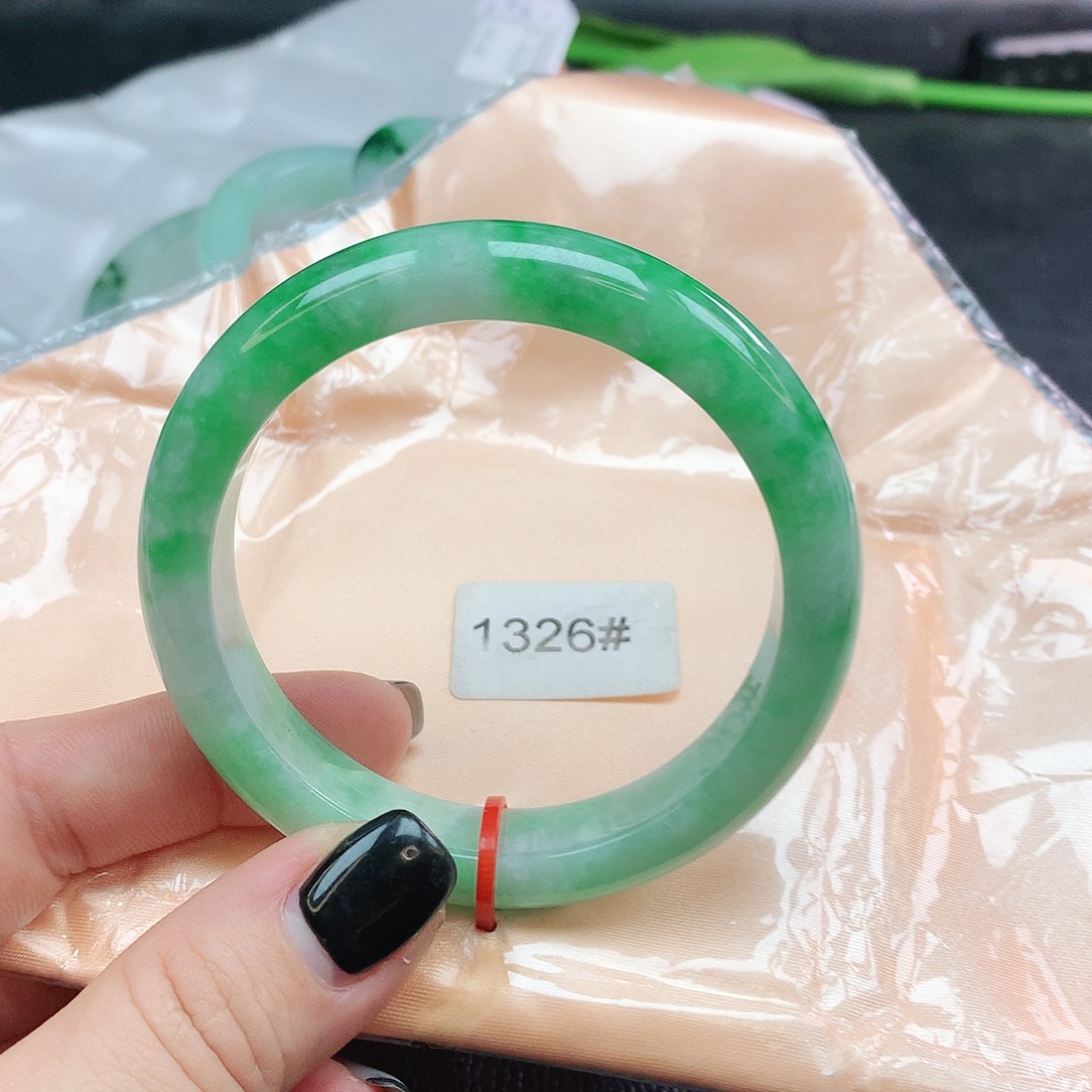 翡翠手镯未镶嵌正881326