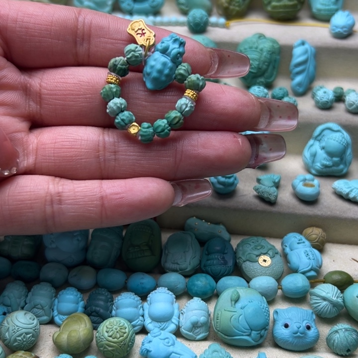 绿松石颈饰未镶嵌