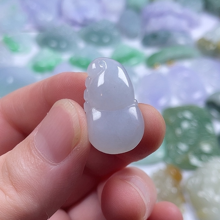 翡翠未镶嵌颈饰葫芦