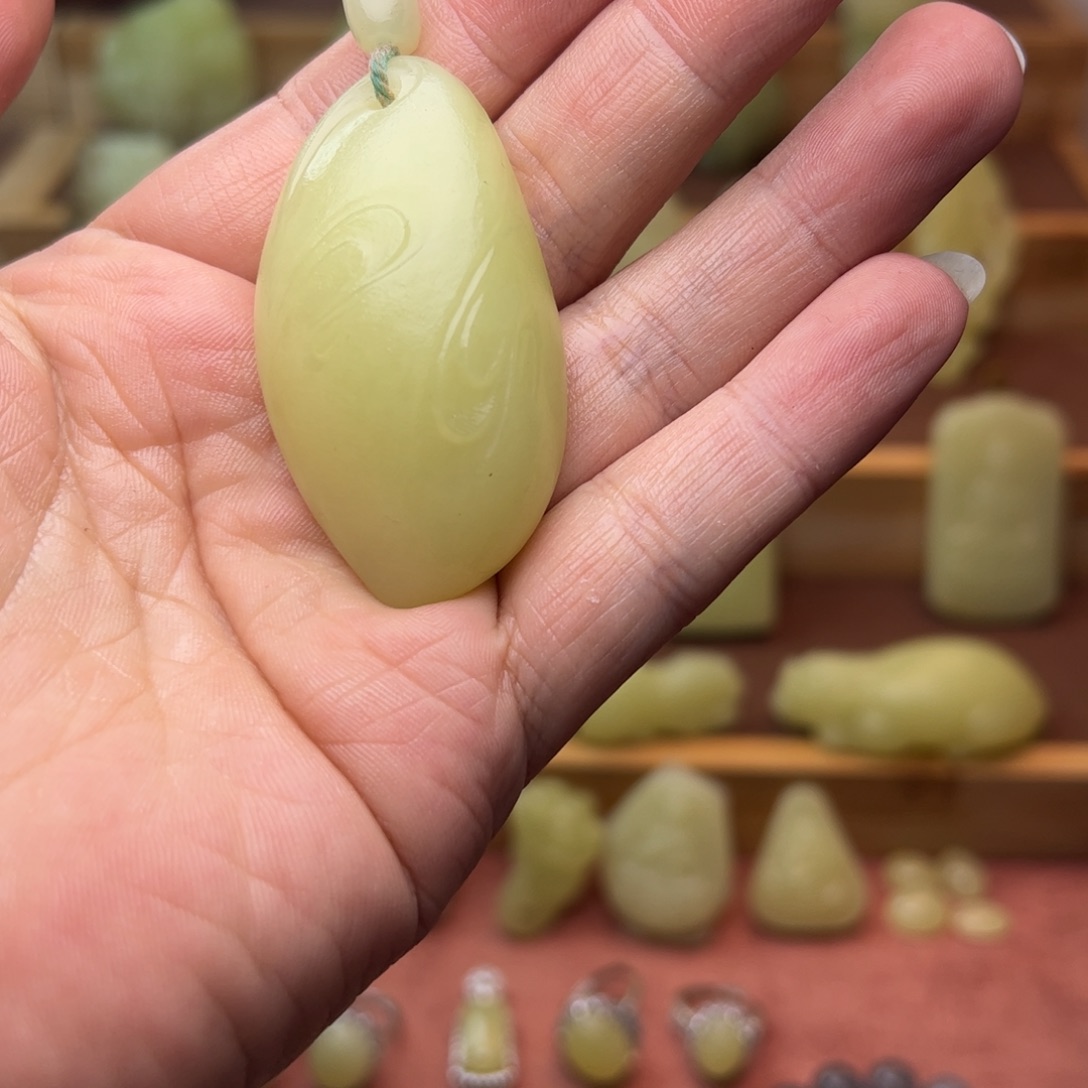 敏***敏和田玉未镶嵌颈饰