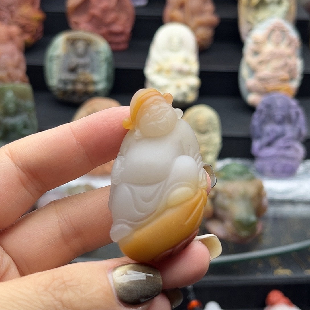颈饰未镶嵌石英质玉