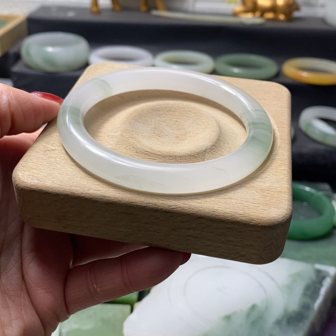 石英质玉未镶嵌手镯