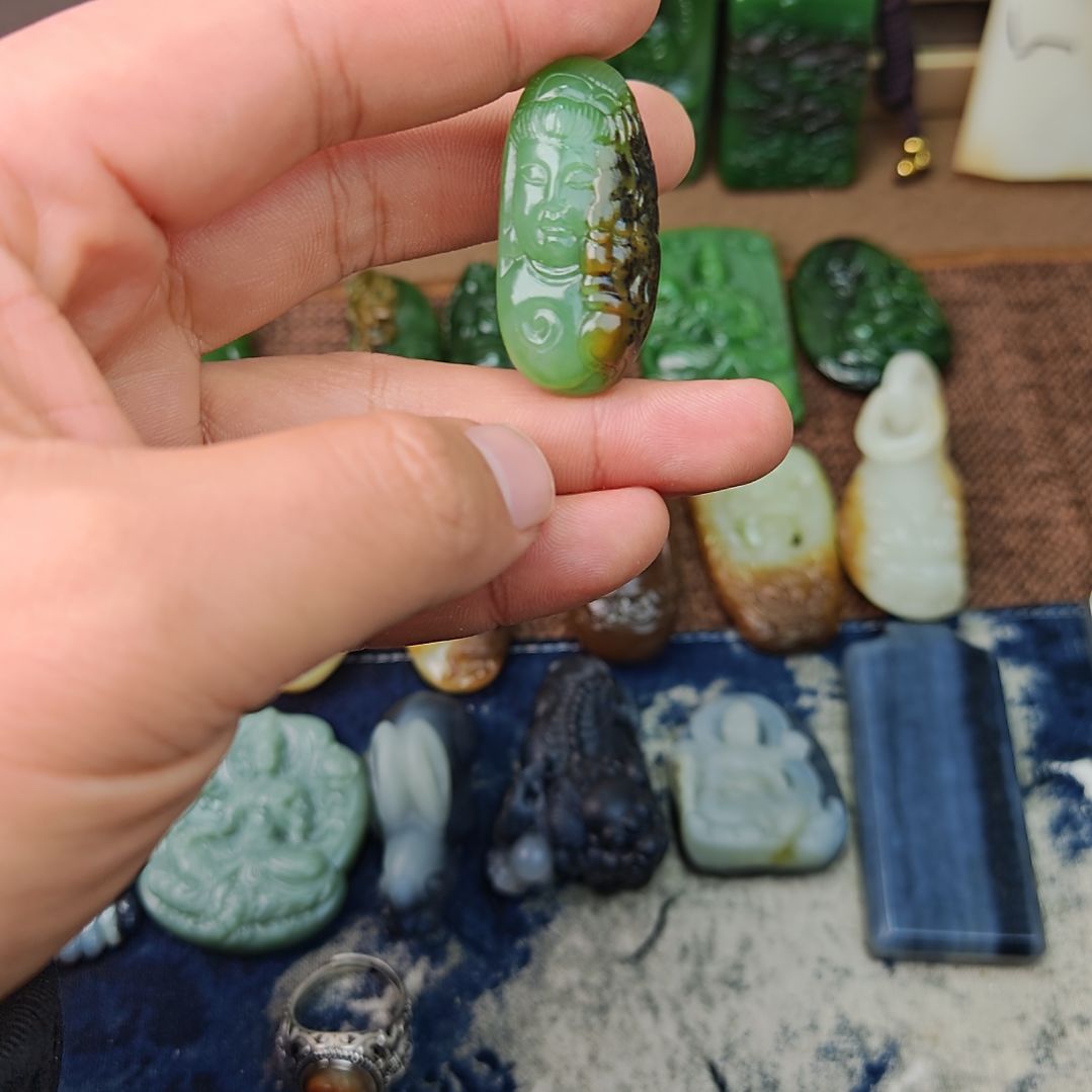 和田玉未镶嵌颈饰