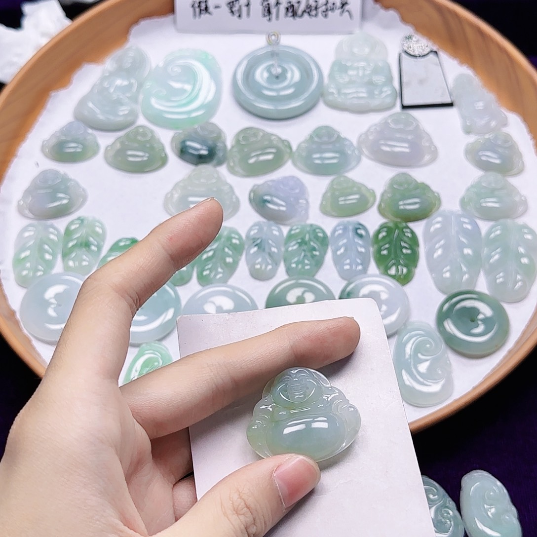 天***睡翡翠未镶嵌吊坠(赠链)翡翠