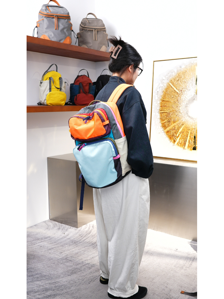 18升大容量多巴胺撞色轻便登山休闲多功能双肩包书包男女