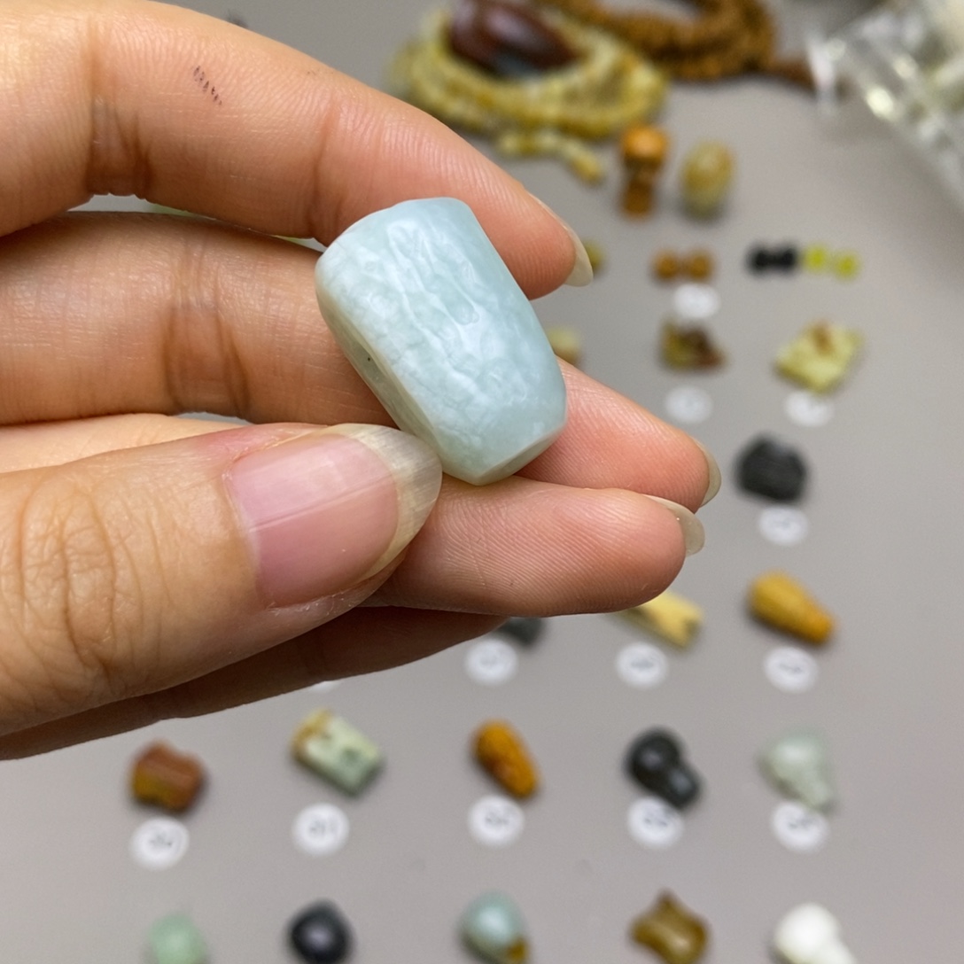 小***加蛇纹石玉未镶嵌配饰