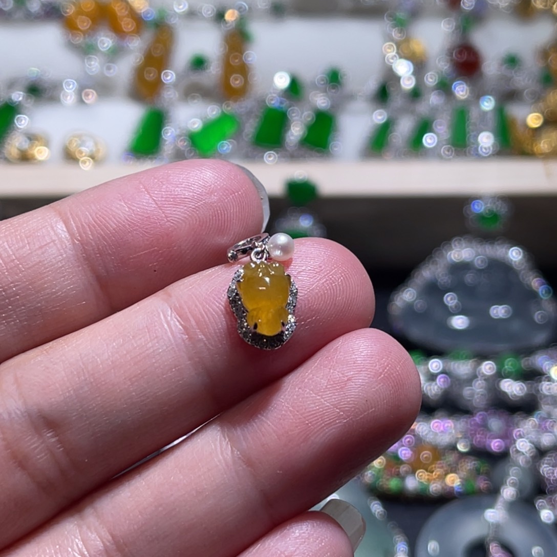 翡翠吊坠(不含链)18K金镶嵌黄翡金鱼滴溜万能扣