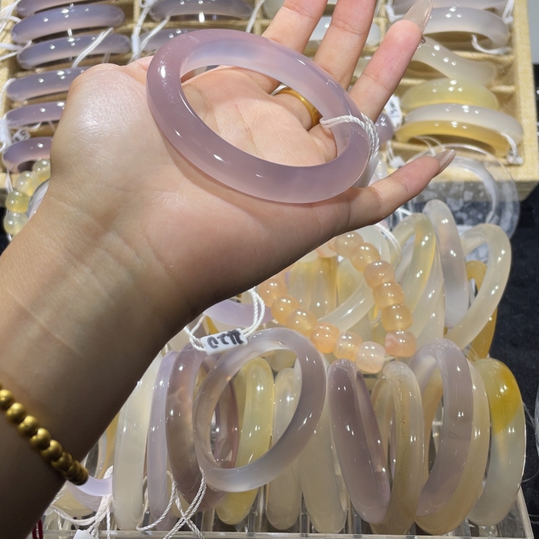 .***.手镯玛瑙/玉髓未镶嵌