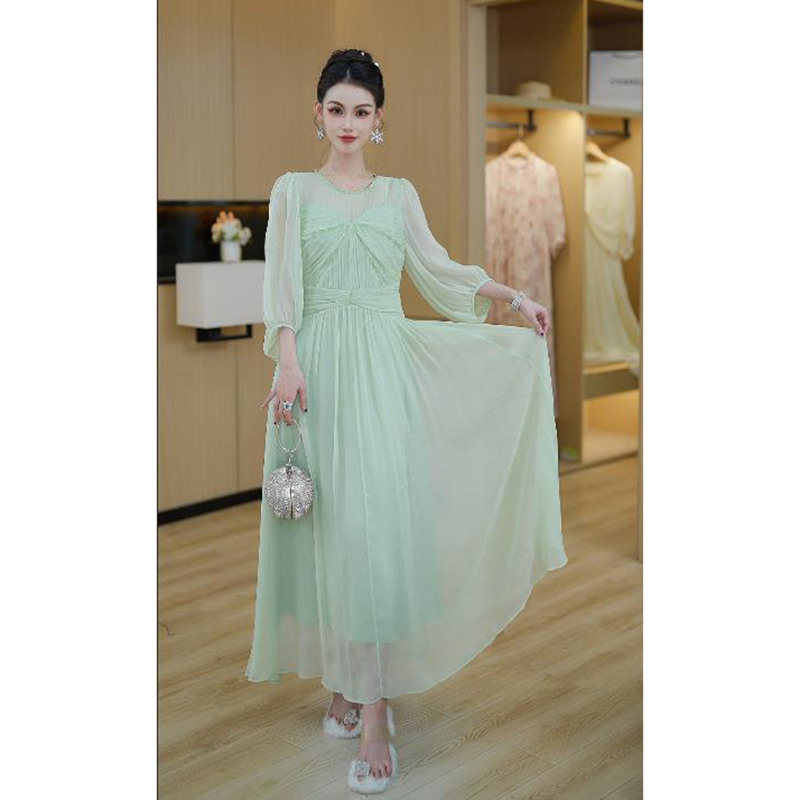 2025年春季新款公主风优雅时尚款圆领长袖连衣裙女