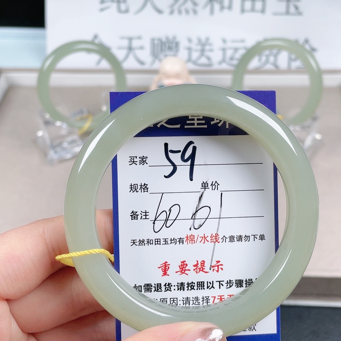 和田玉手镯未镶嵌惊**光