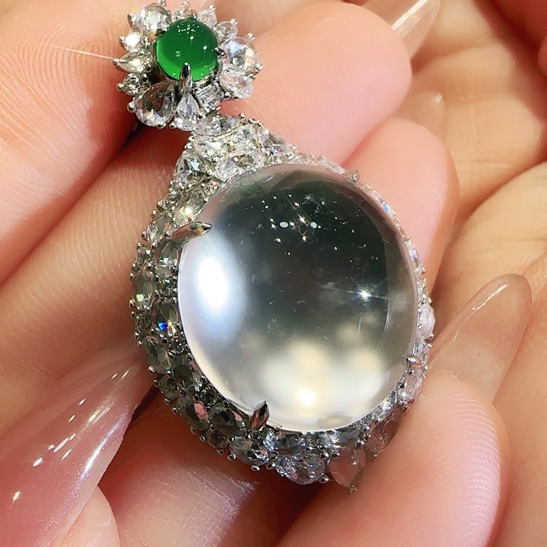 石英质玉吊坠未镶嵌