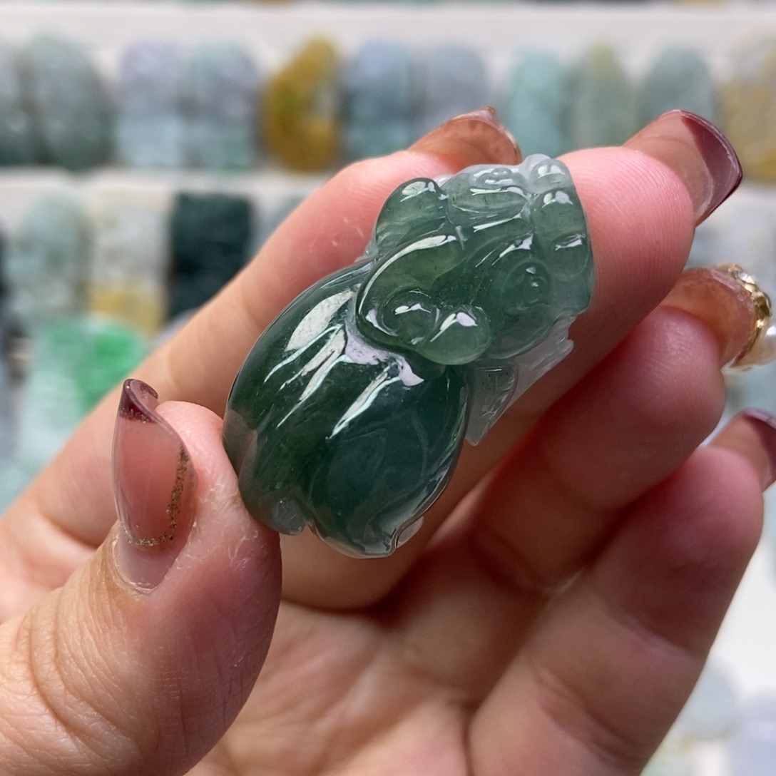 翡翠吊坠(赠链)未镶嵌
