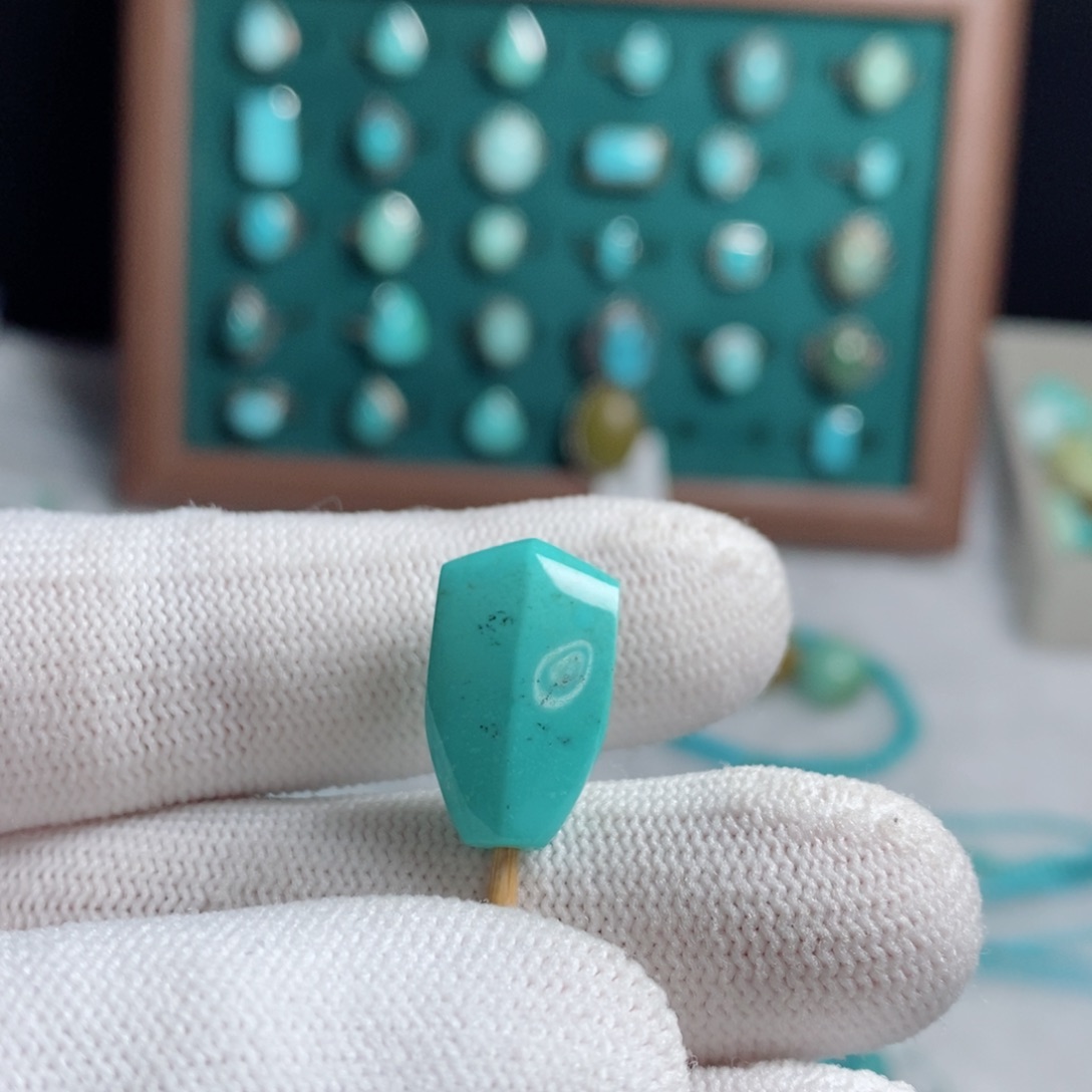 绿松石颈饰未镶嵌