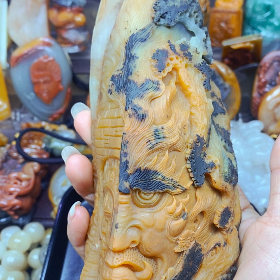 石英质玉（黄龙玉）未镶嵌颈饰