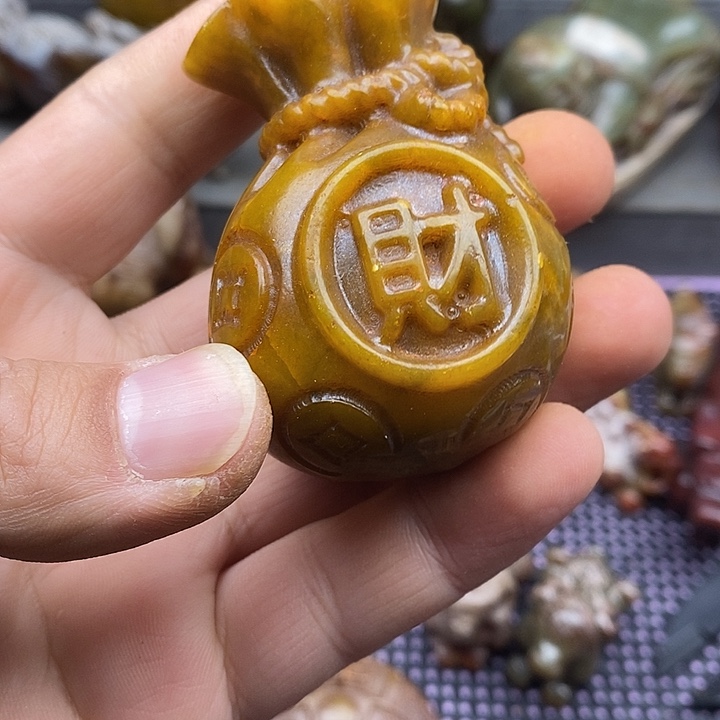 未镶嵌蛇纹石玉颈饰