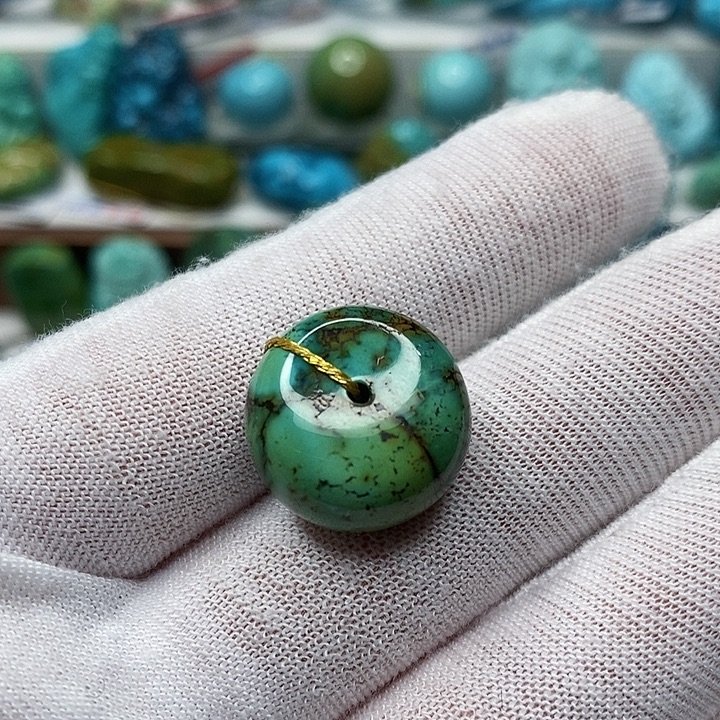 追***风绿松石未镶嵌天然原矿 地大质检