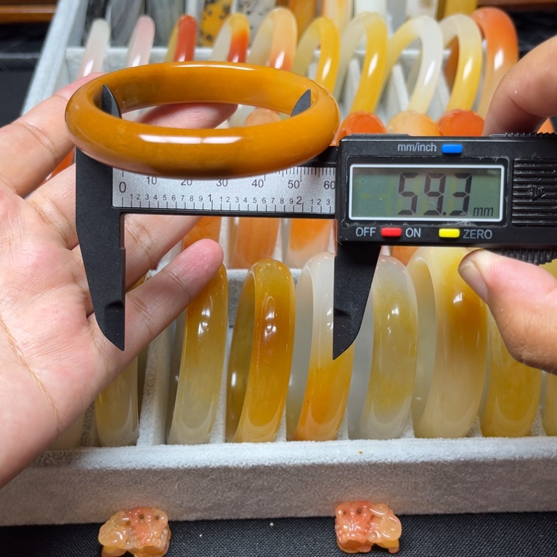 石英质玉（黄龙玉）未镶嵌手镯