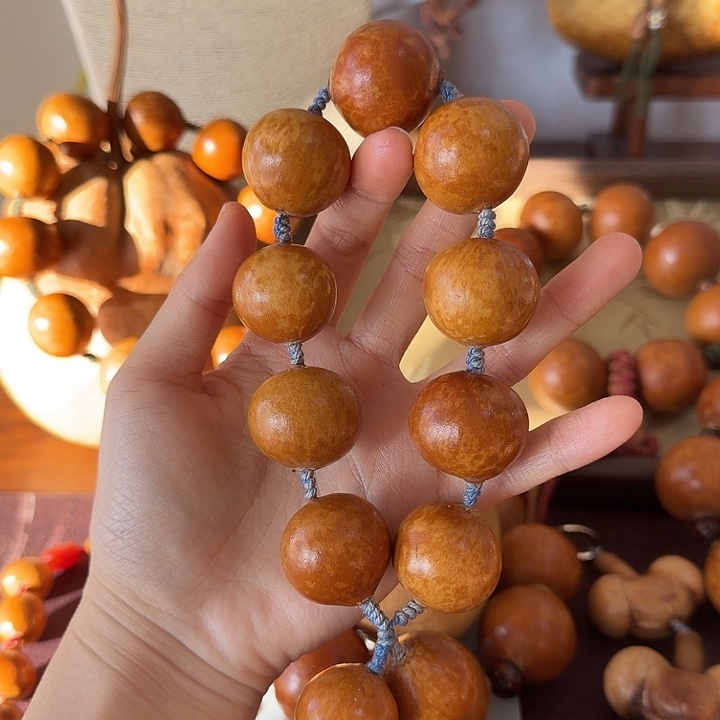 丫***宗花叶手持手串老皮