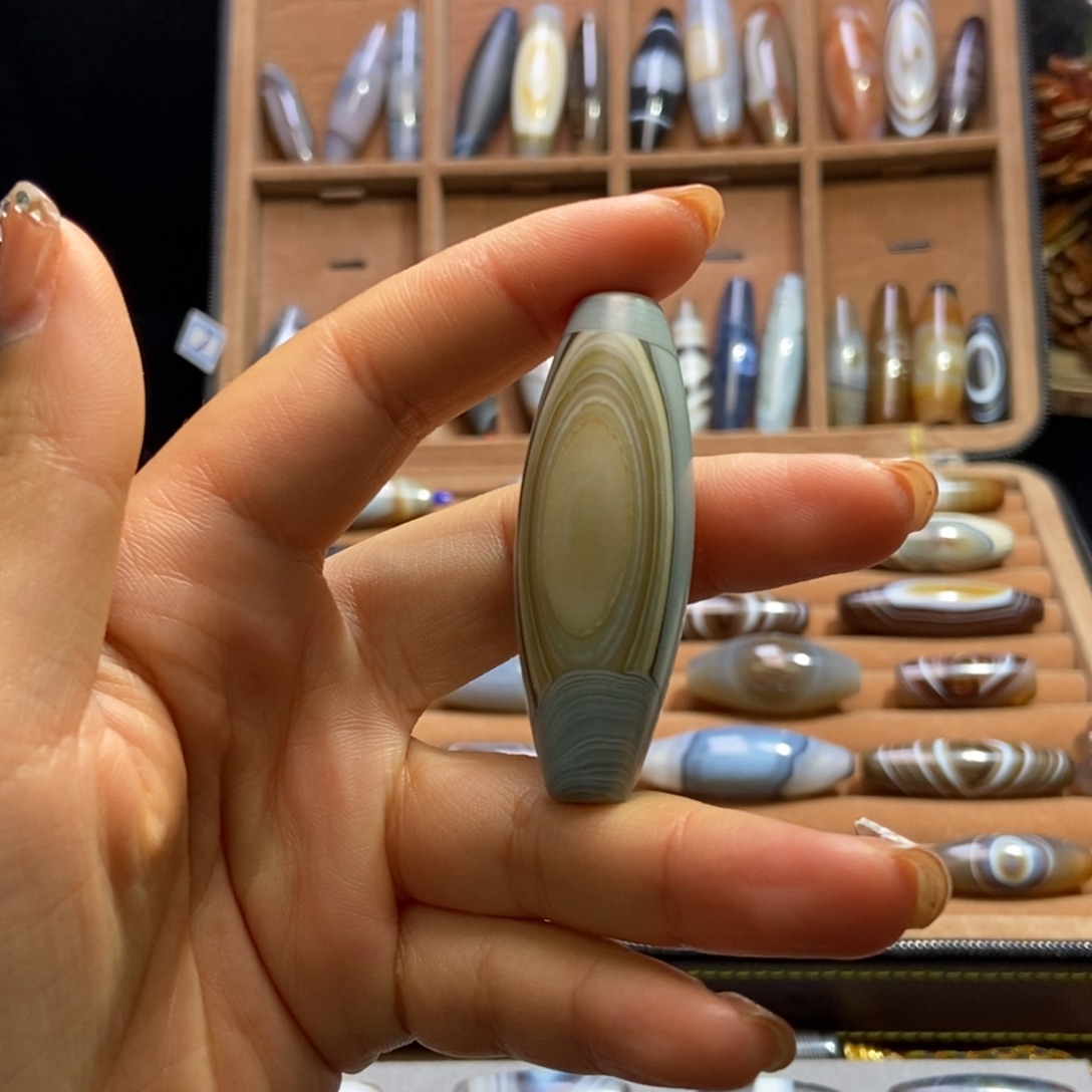 雪***怡玛瑙/玉髓未镶嵌颈饰