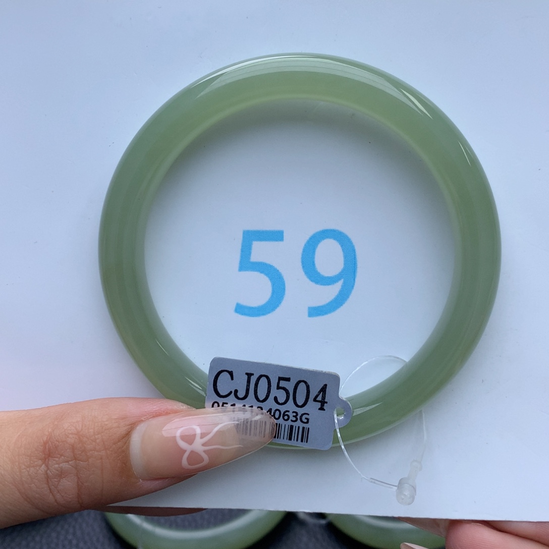 和田玉手镯未镶嵌温****。