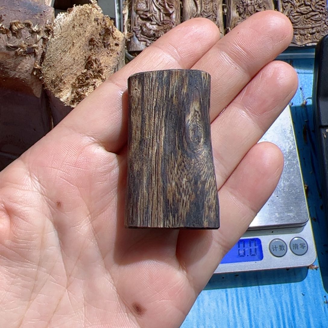 沉香吊坠白棋素牌10克