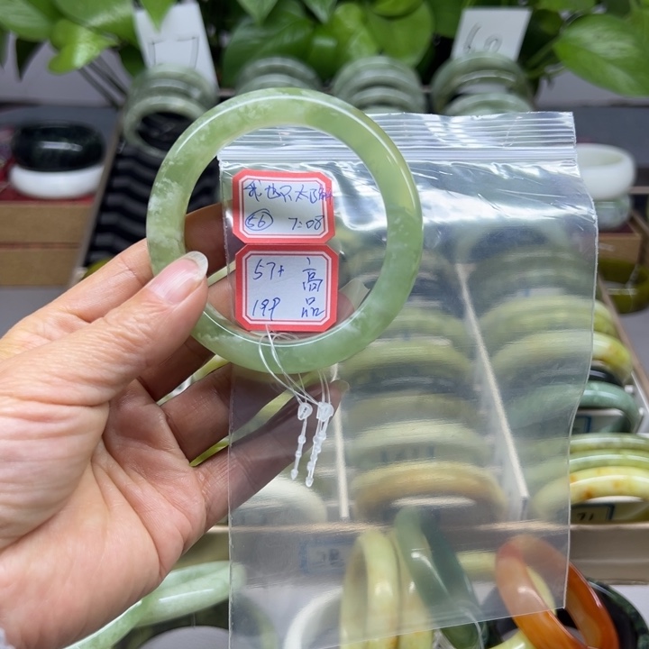 我***他蛇纹石玉未镶嵌手镯56