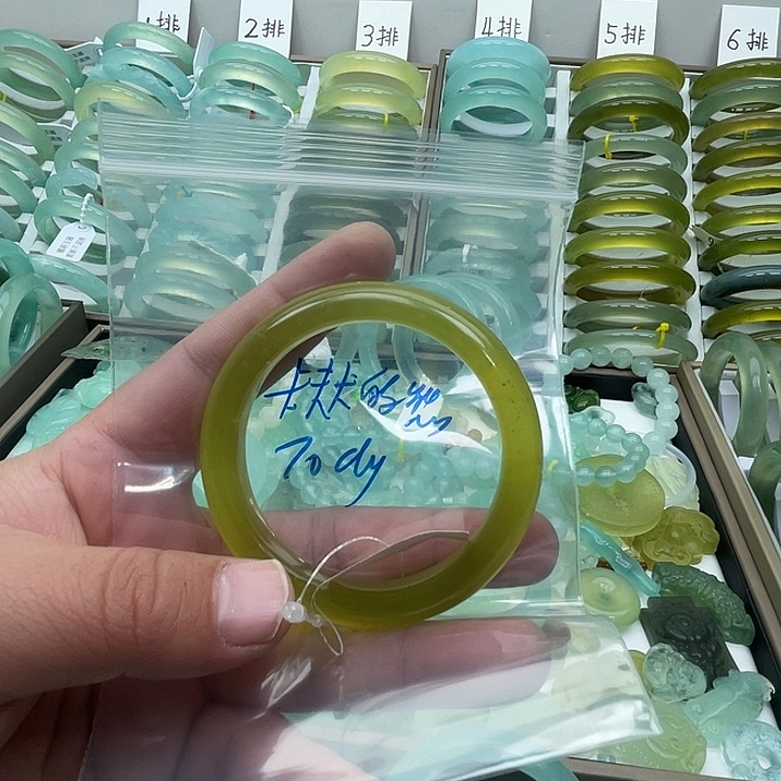 蛇纹石玉未镶嵌手镯