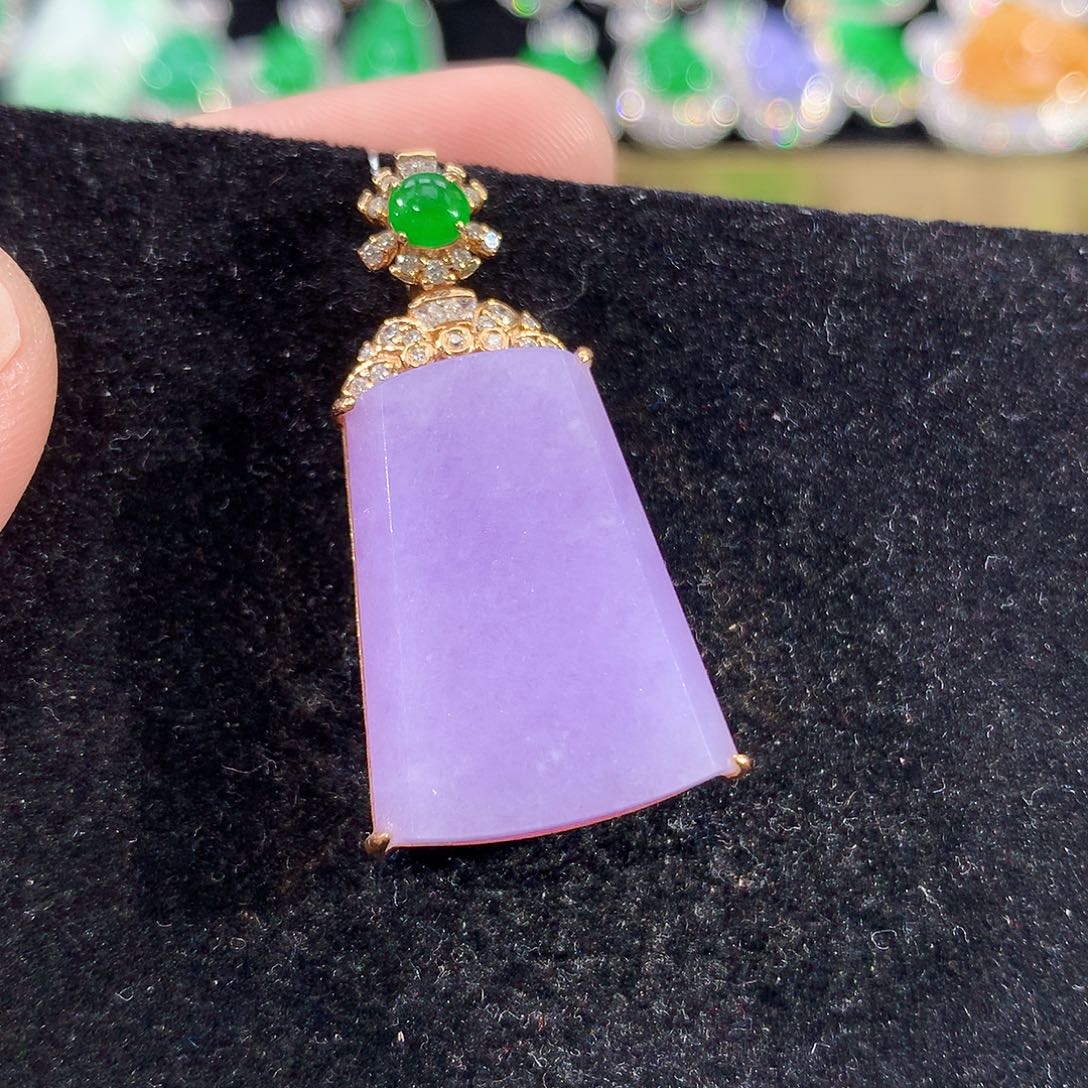 越***好翡翠18K金镶嵌颈饰