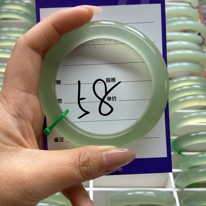 岫玉手镯未镶嵌是***?好