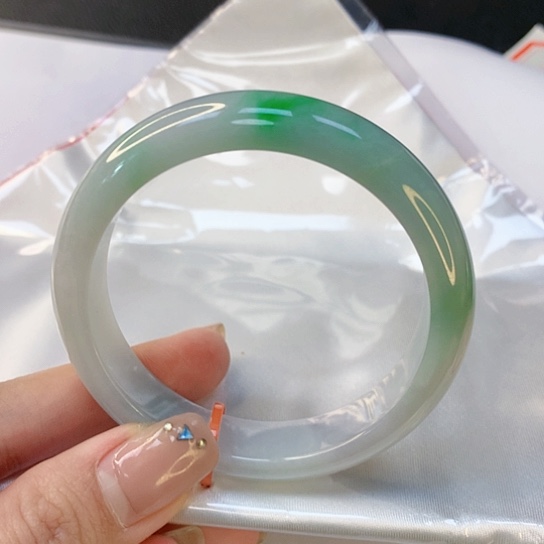 翡翠手镯未镶嵌天然翡翠A货134