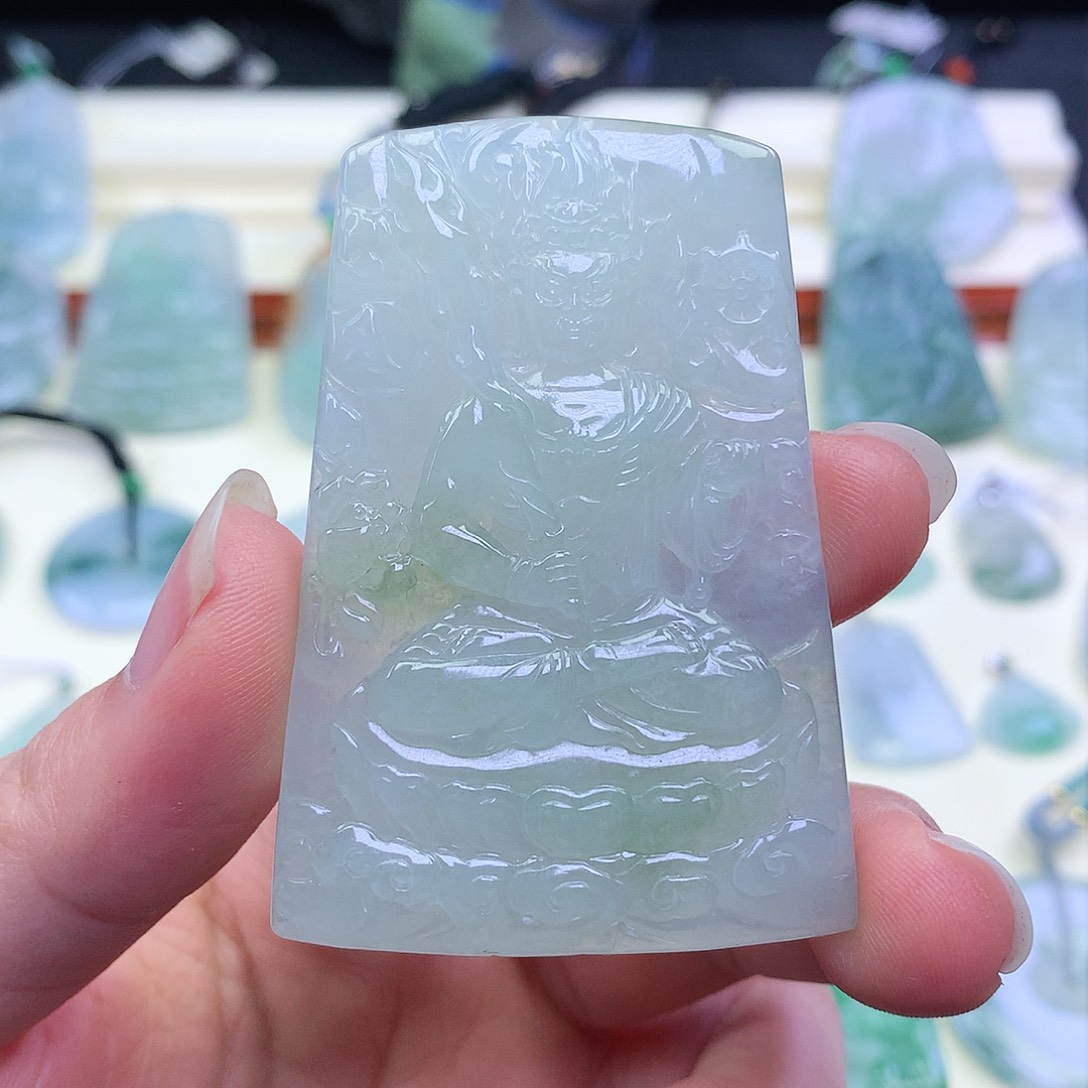 翡翠颈饰未镶嵌吊坠