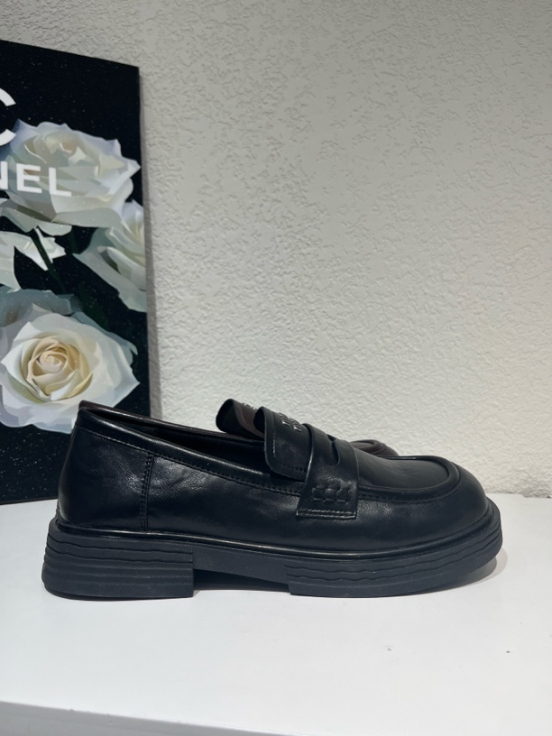 软底软面低跟乐福鞋女2025春款圆头一脚蹬通勤单鞋黑色小皮鞋