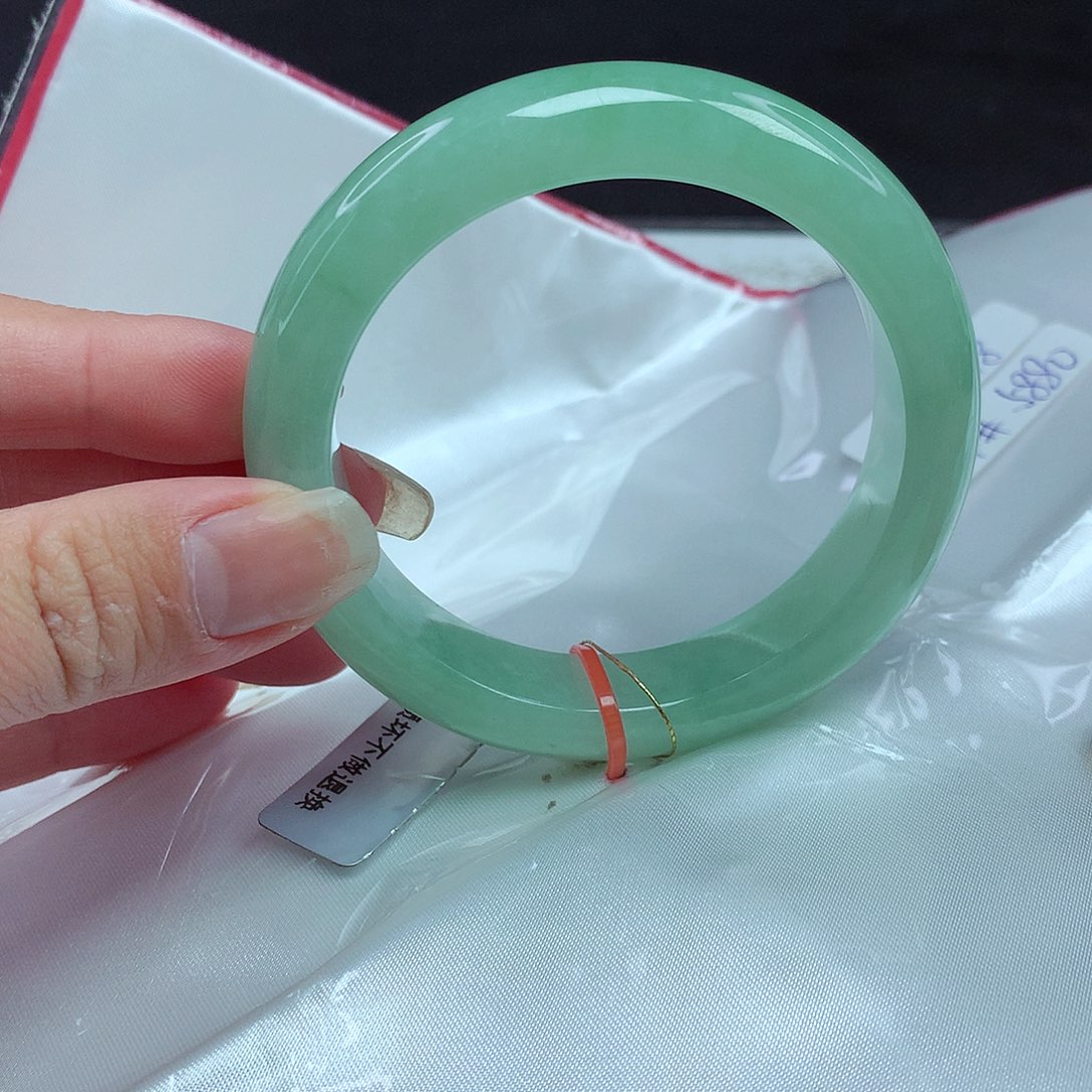 翡翠手镯未镶嵌54圈378