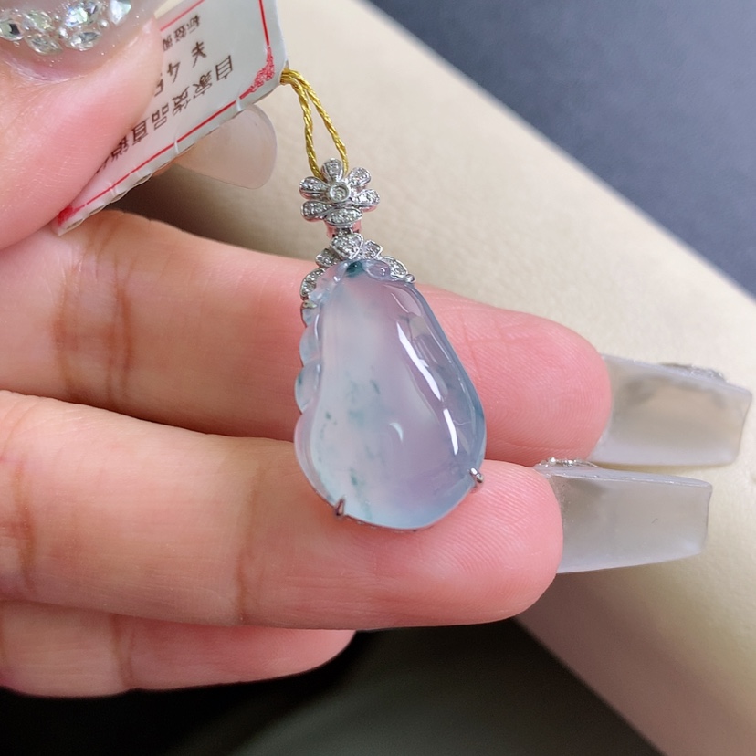 【闪购商品】翡翠颈饰18K金镶嵌福瓜